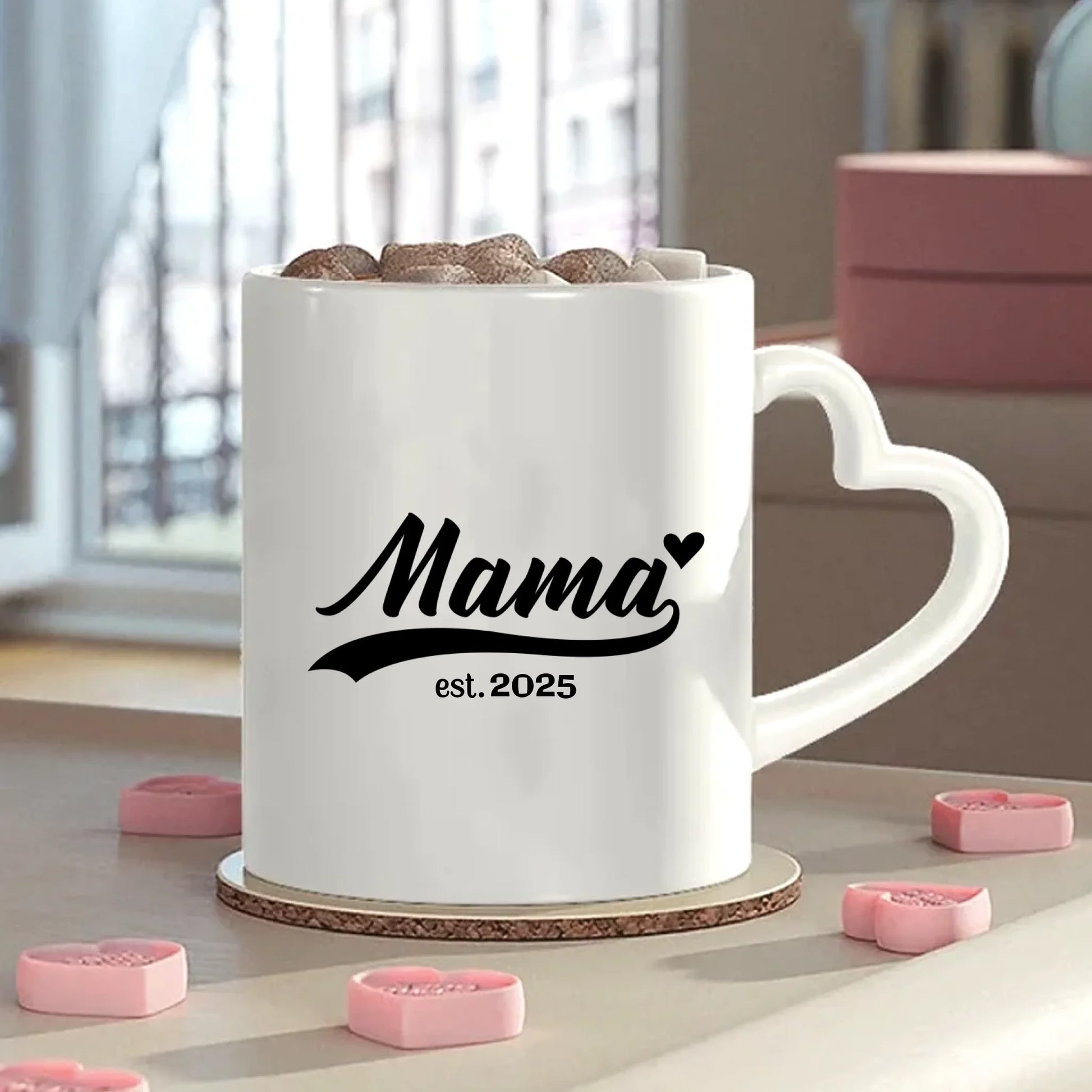 Etablierte Mama est. Tasse mit Herzgriff personalisiert – Gutvibes